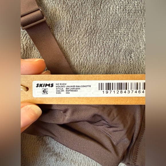 SKIMS No Show Molded Unlined Balconette NWT - Picture 2 of 3